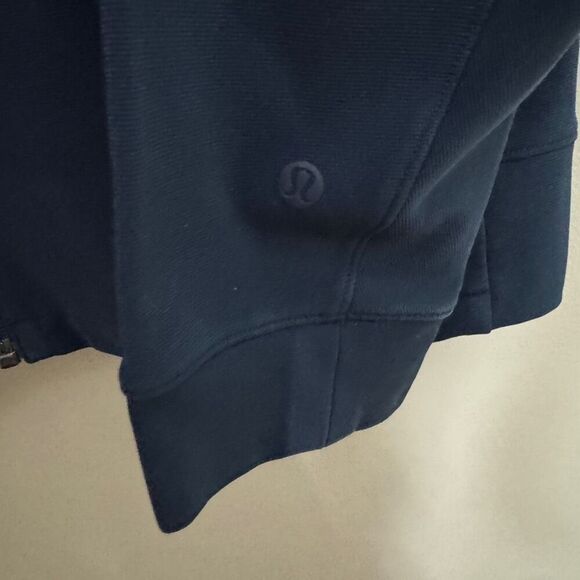 Lululemon Sojourn Jacket True Navy size large - Picture 6 of 8
